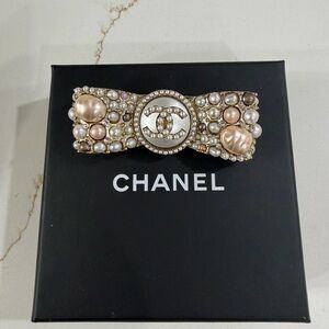 CHANEL CC BOW PEARL AND CHRYSTAL BROOCH